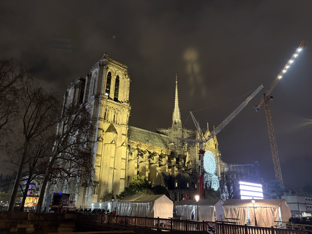 Notre Dame’s reconstructed spire casts its shadow on the night sky two days before its reopening on December 7. © Paris Update